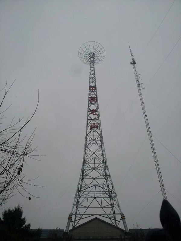 Mit Beinen versehener Radio Guyed-Turm der Kommunikations-dreieckige 3