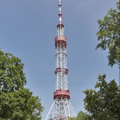 Röhrenstahlradio des Winkeleisen-80m und Fernsehturm