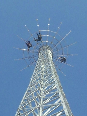 Antennen-Guy Wire Tower Lattice Triangles des Stahl-30m dreieckiger Mast